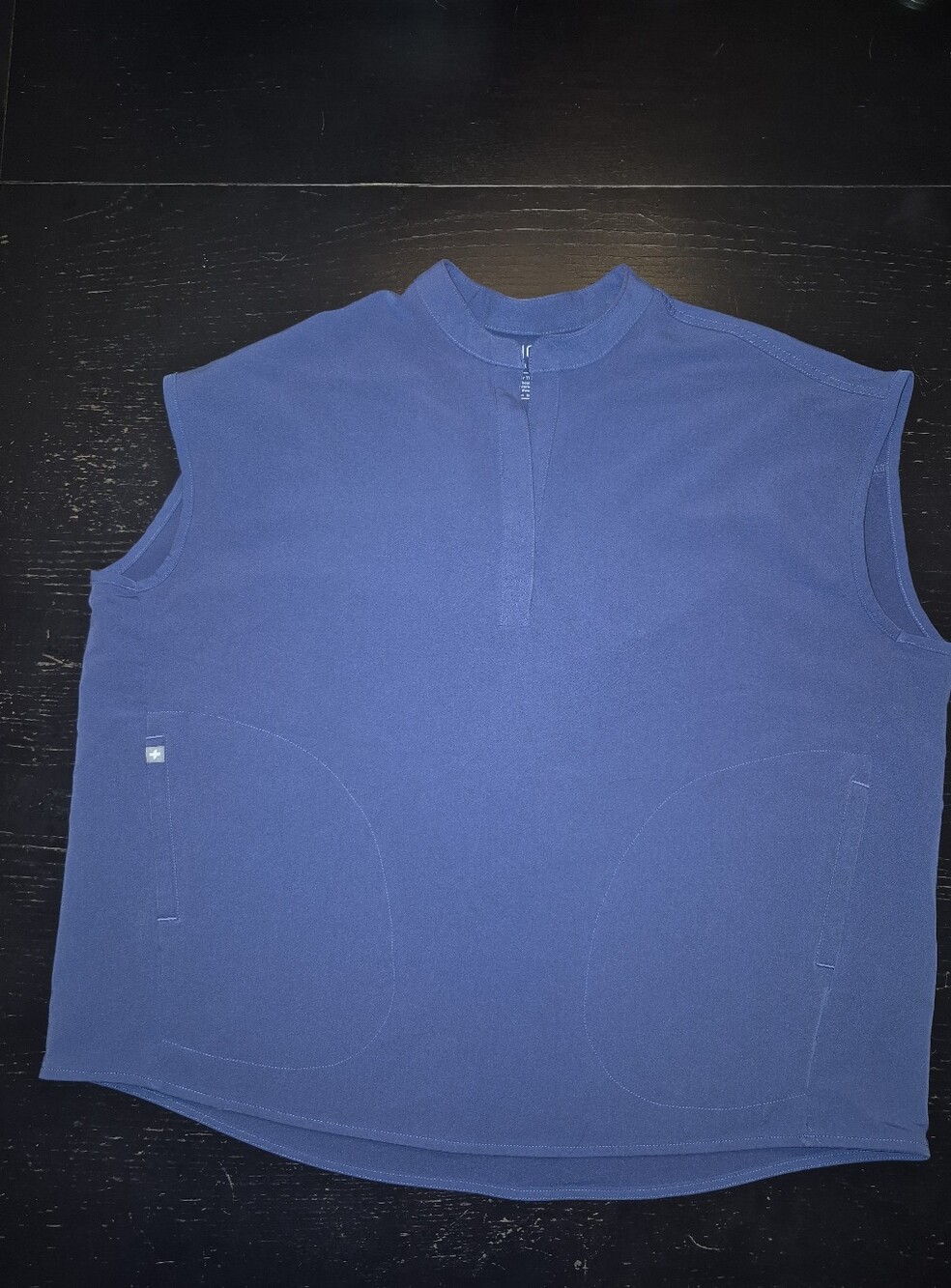 FIGS Rafaela Scrub Top In Wayfarer - Picture 3 of 4